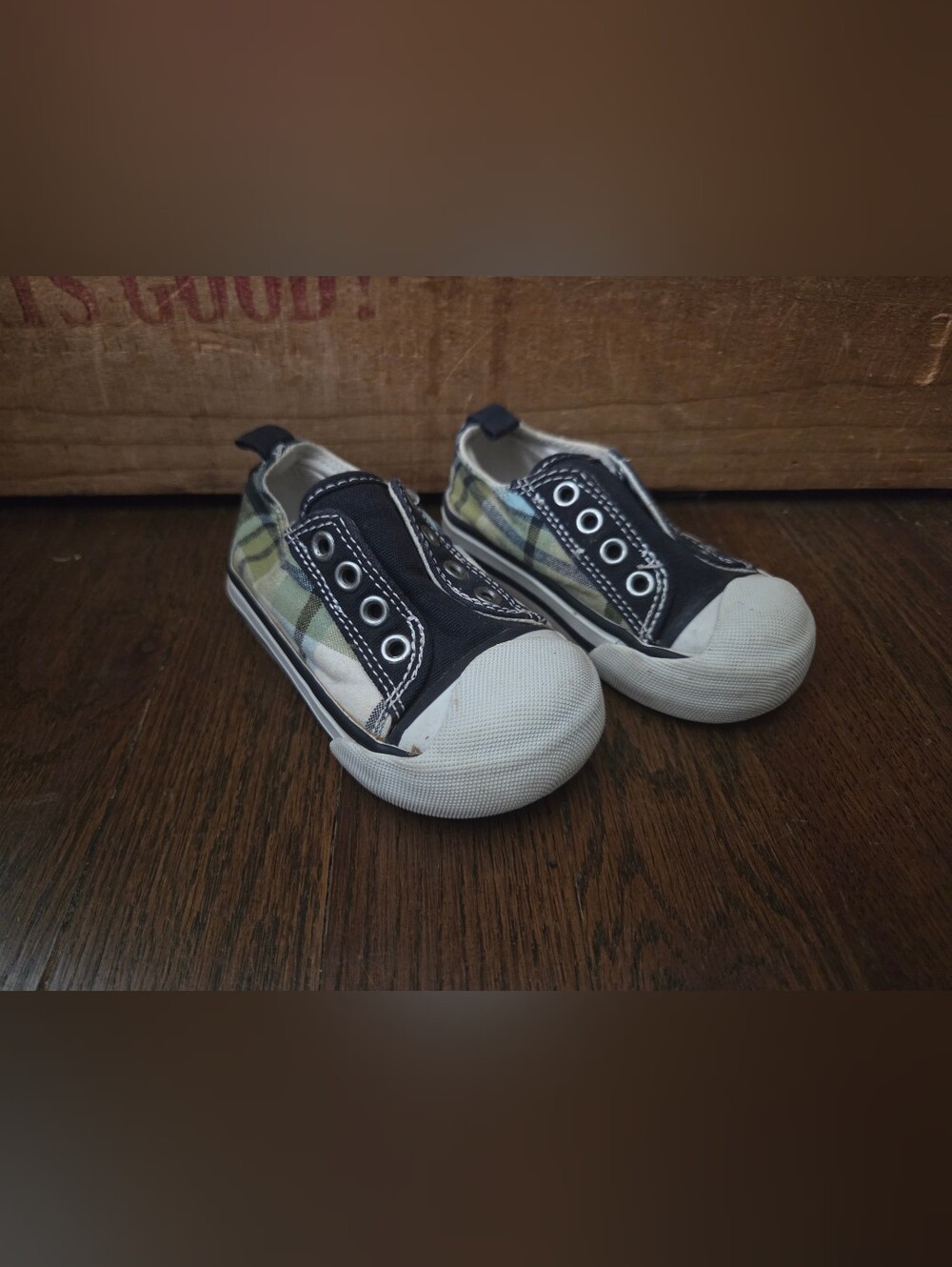 Crazy 8 Little Boys Size 5 Plaid Slip-on Sneakers